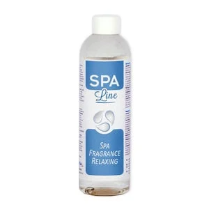 Flacon transparent cu capac alb, etichetă albastră și albă, conținând lichid incolor, eticheta indicând "SPA Line" și "SPA FRAGRANCE RELAXING".